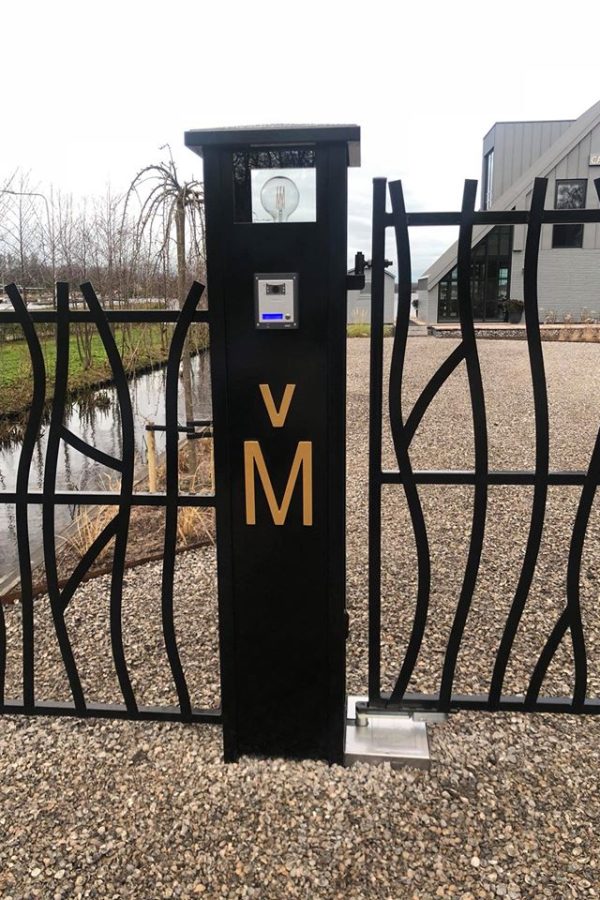 Sierhekwerk met verlichting en bel